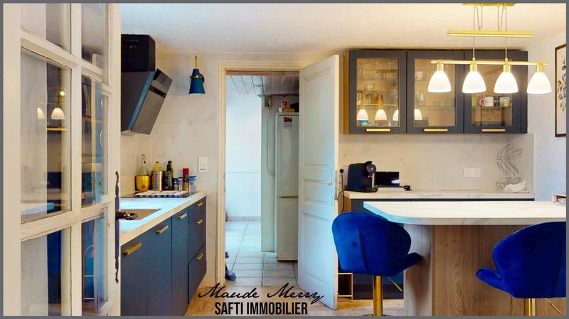 Maison - 212 m² - 7 pièces