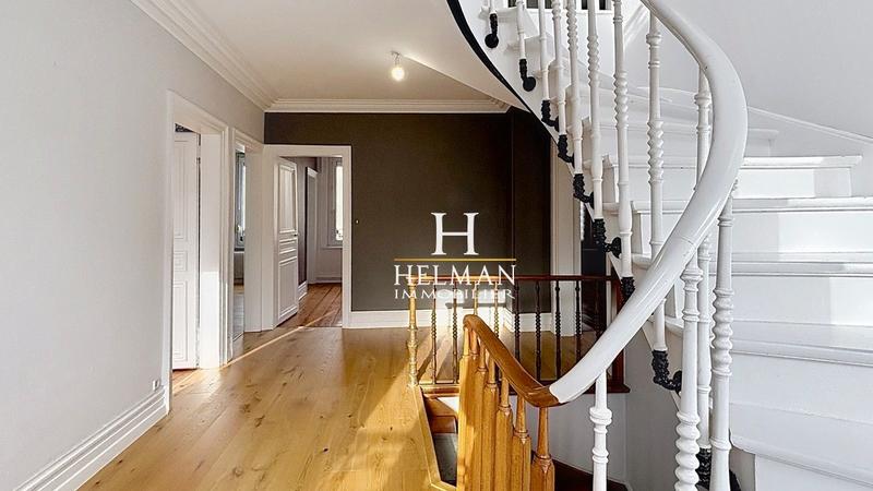 Maison - 230 m² - 11 pièces