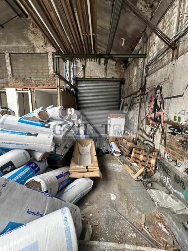 Entrepôt - 2 140 m²