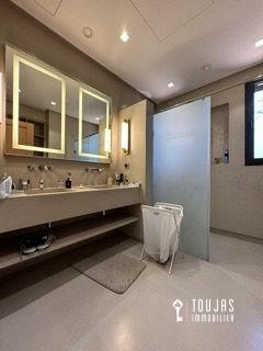 Villa - 650 m² - 6 pièces