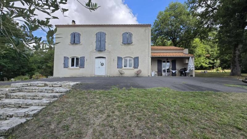 Propriété - 240 m² - 9 pièces