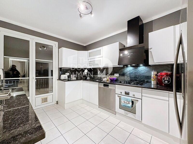 Demeure - 249 m² - 12 pièces