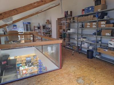 Local d'activités - 300 m²