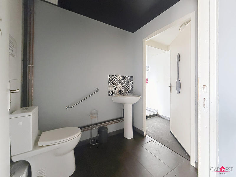 Local commercial - 99 m² - 3 pièces