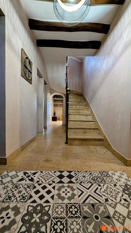 Maison - 218 m² - 9 pièces