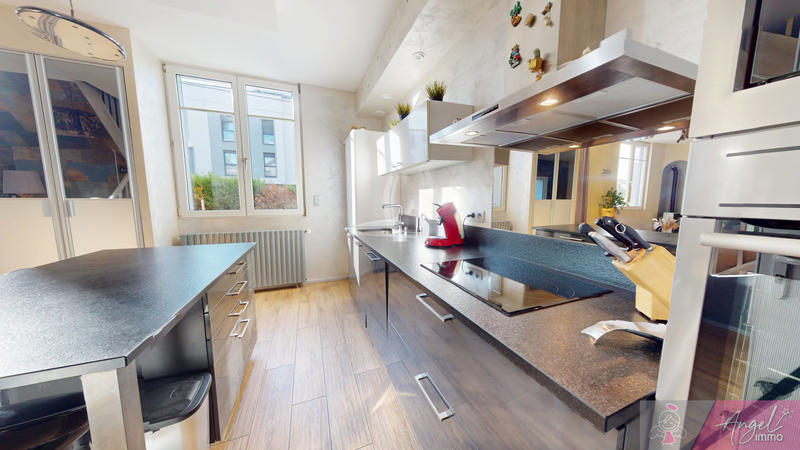 Maison - 90 m² - 5 pièces