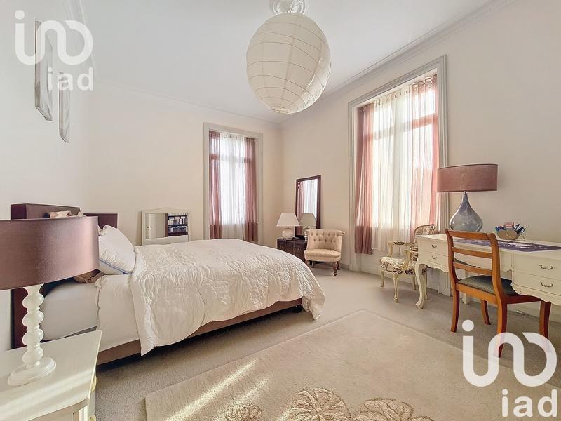 Maison - 480 m² - 11 pièces