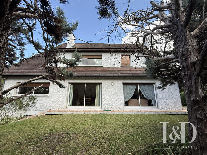 Maison - 236 m² - 7 pièces