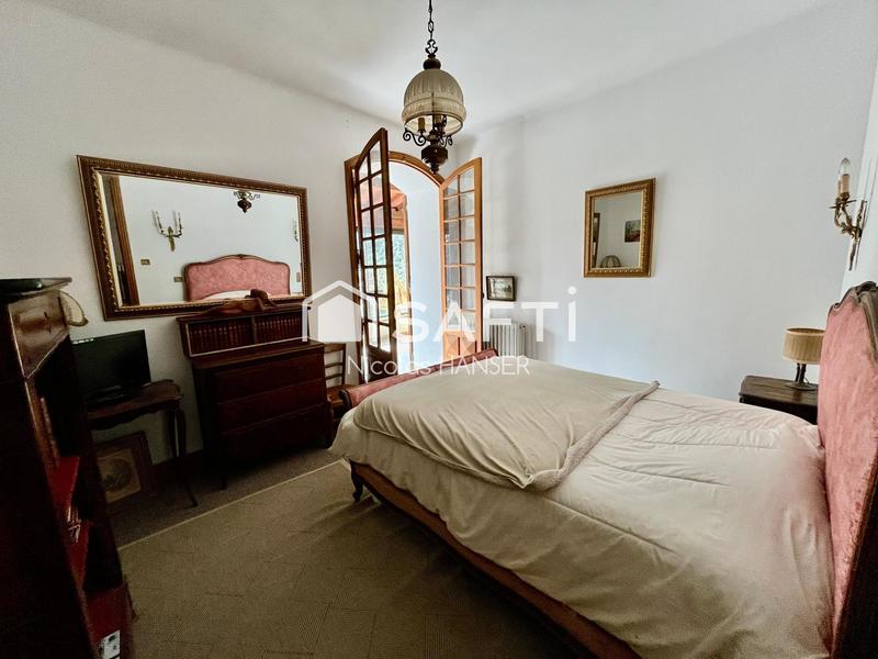 Maison - 281 m² - 8 pièces