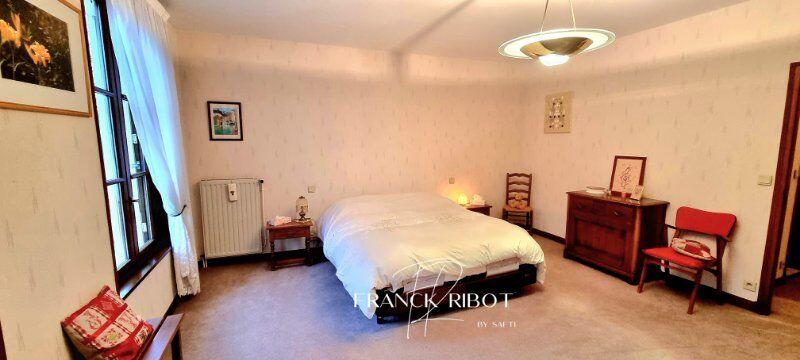 Maison - 327 m² - 10 pièces