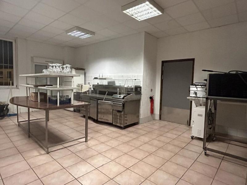 Local commercial - 438 m² - 5 pièces
