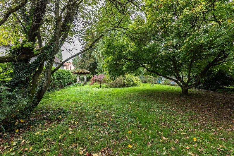 Maison - 230 m² - 8 pièces