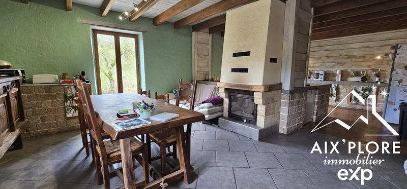 Maison - 240 m² - 6 pièces