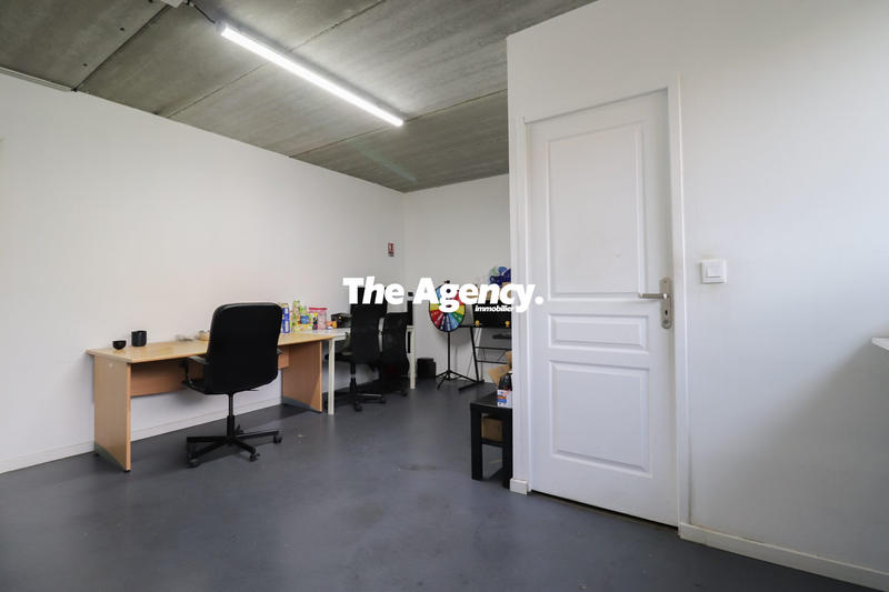 Fonds de commerce - Local commercial - 824 m²