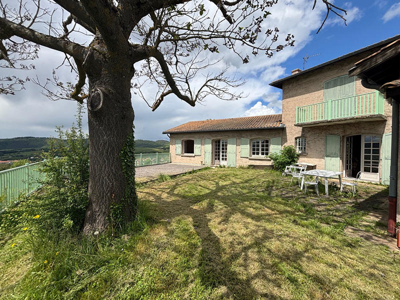 Maison - 235 m² - 9 pièces