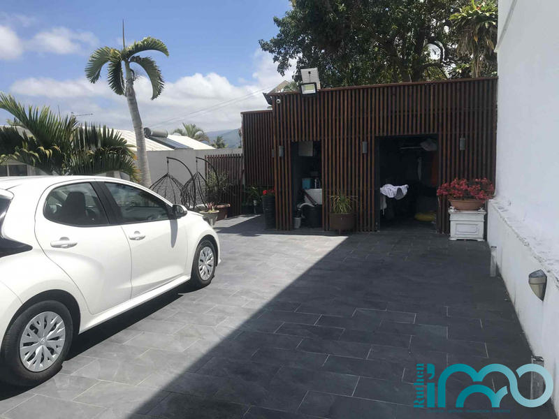 Maison traditionnelle - 320 m² - 8 pièces