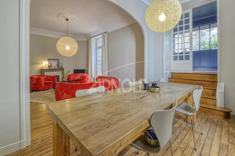 Maison - 173 m² - 9 pièces