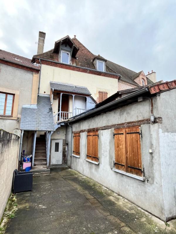 Immeuble - 160 m² - 9 pièces