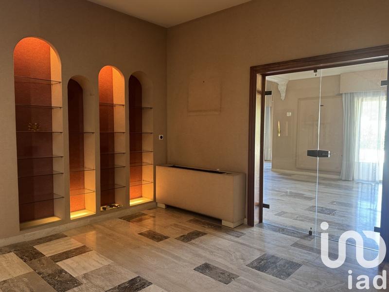 Maison - 390 m² - 8 pièces