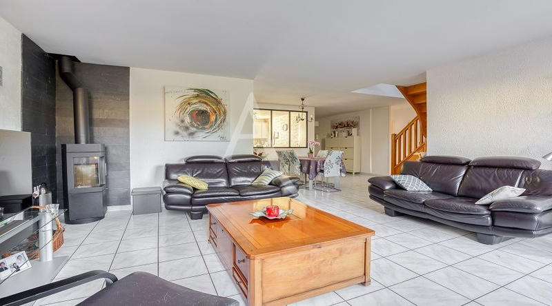 Maison - 156 m² - 8 pièces