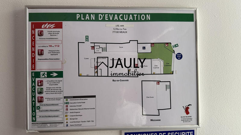 Local commercial - 200 m² - 5 pièces