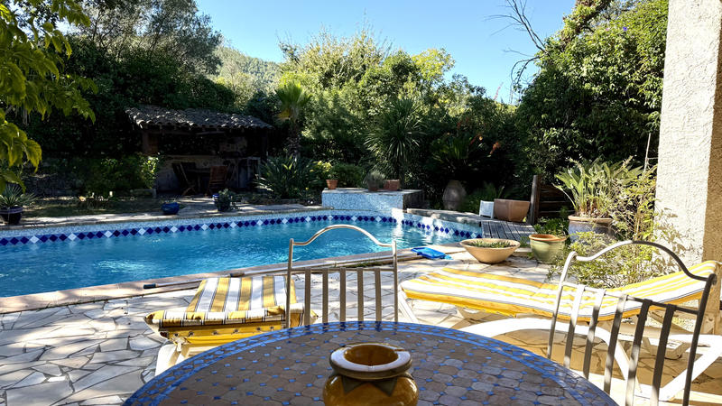 Maison - 290 m² - 9 pièces