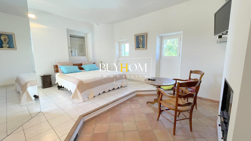 Maison - 304 m² - 8 pièces