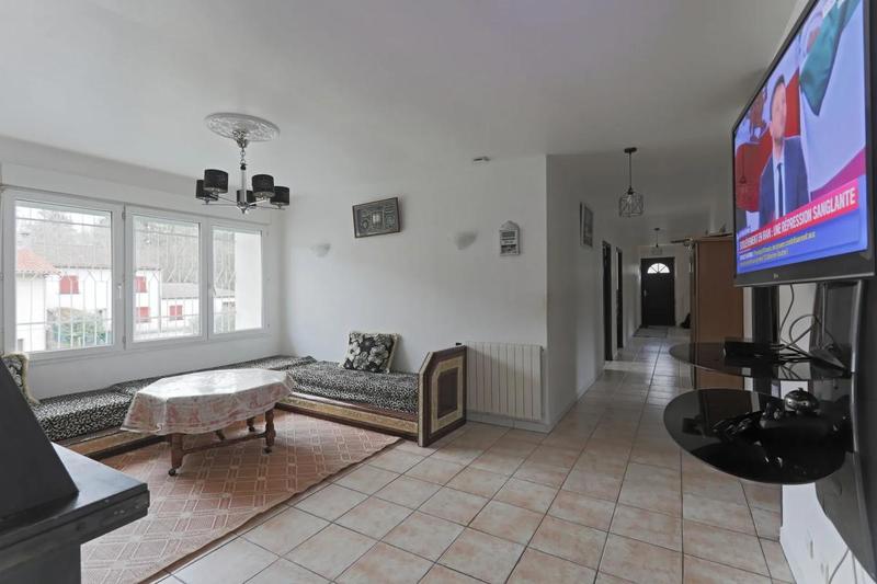 Maison - 250 m² - 7 pièces