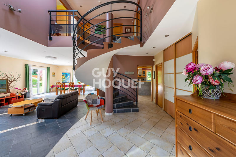 Maison - 238 m² - 8 pièces