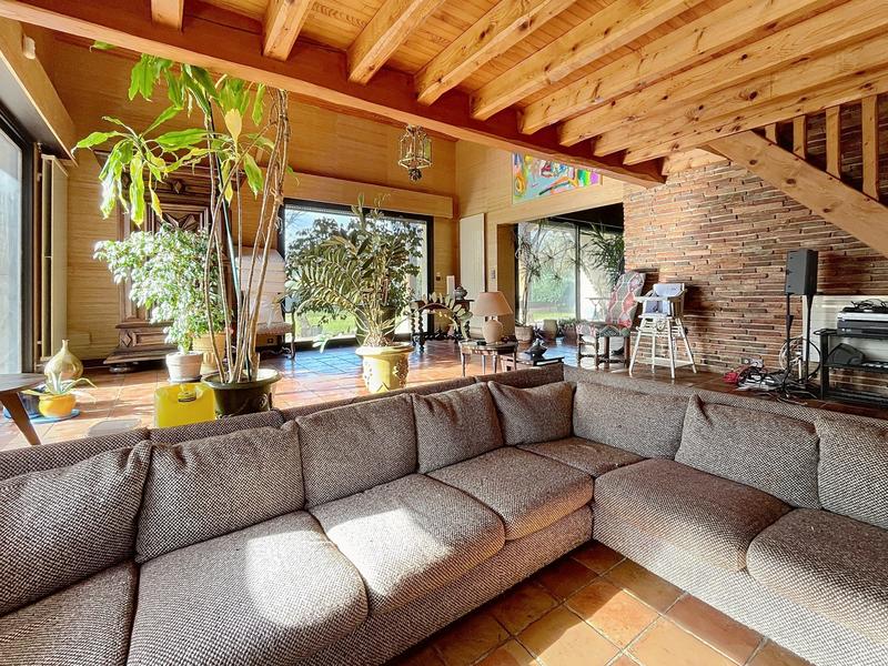 Maison - 320 m² - 12 pièces