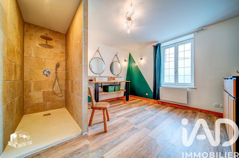 Maison - 247 m² - 7 pièces