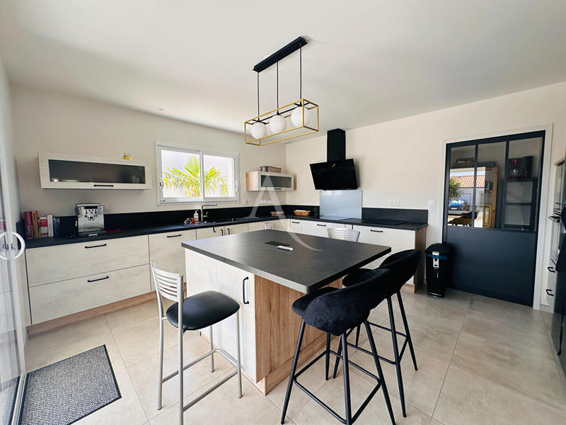 Maison - 102 m² - 4 pièces