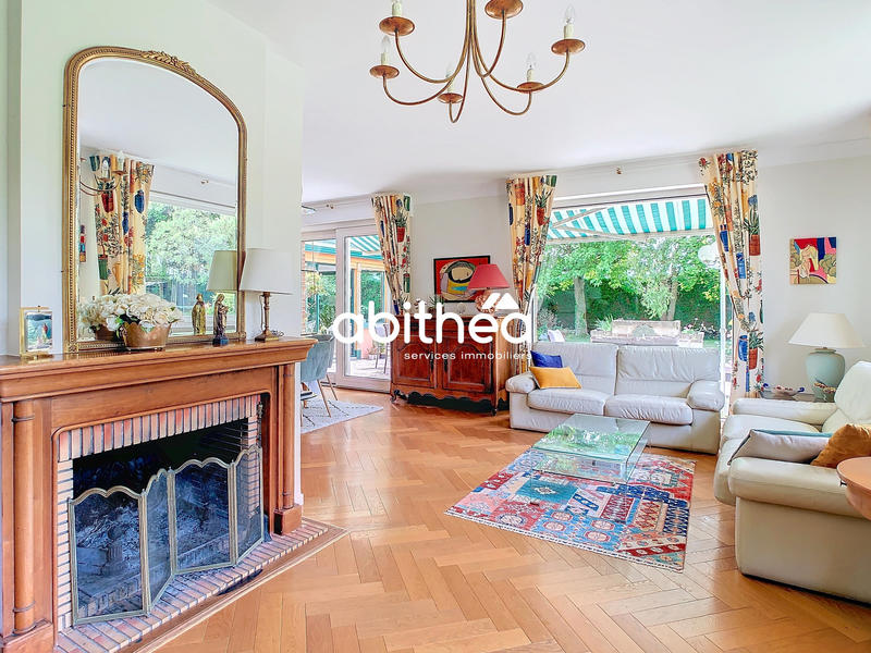 Maison - 252 m² - 10 pièces