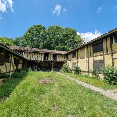 Corps de ferme - 320 m² - 10 pièces