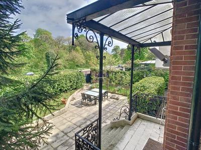 Maison - 530 m² - 12 pièces