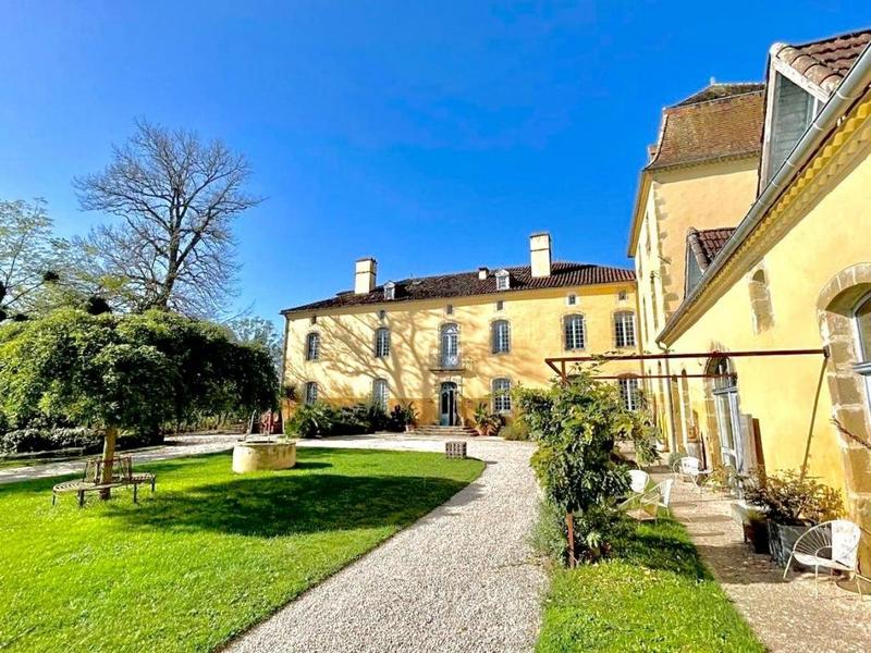 Château - 1 600 m² - 50 pièces