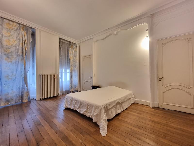 Appartement - 134 m² - 6 pièces