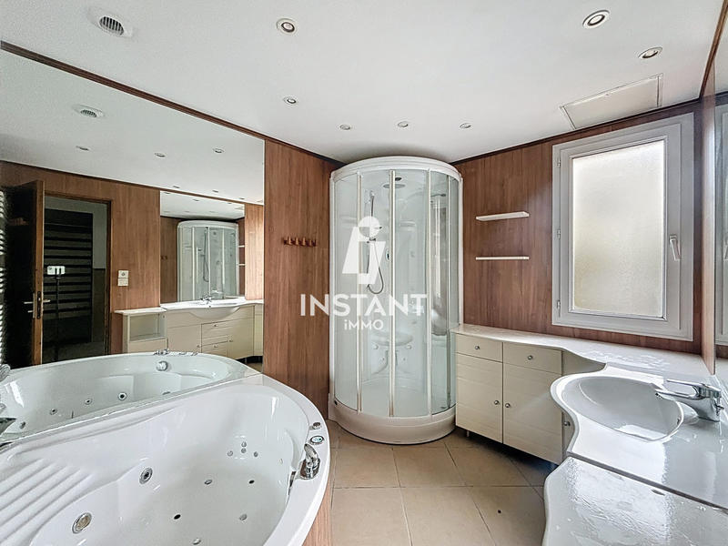 Maison - 137 m² - 6 pièces