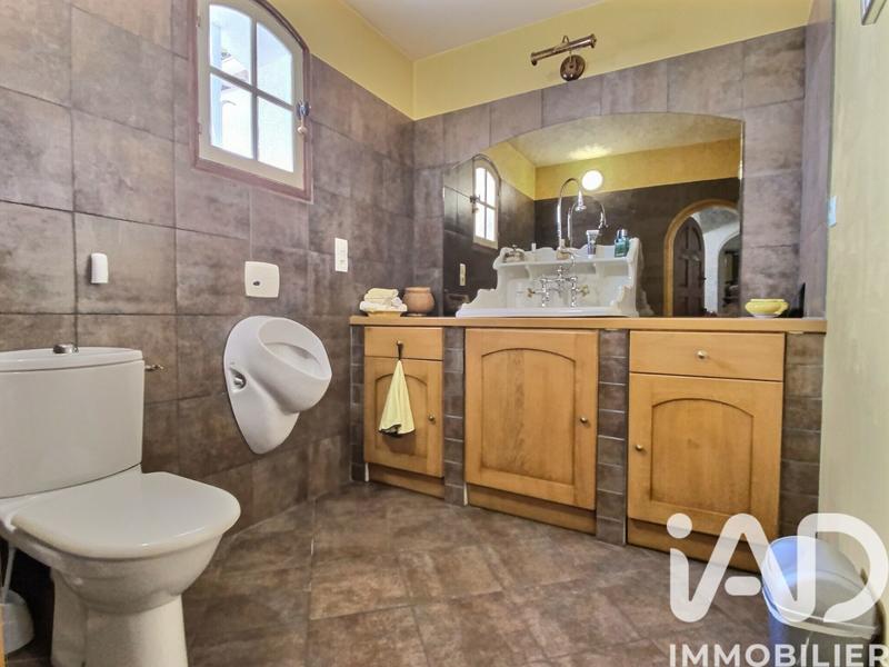 Maison - 240 m² - 10 pièces