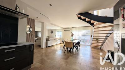 Maison - 157 m² - 8 pièces