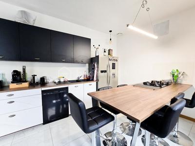 Appartement - 100 m² - 4 pièces