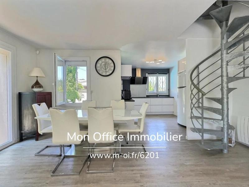 Maison - 250 m² - 10 pièces