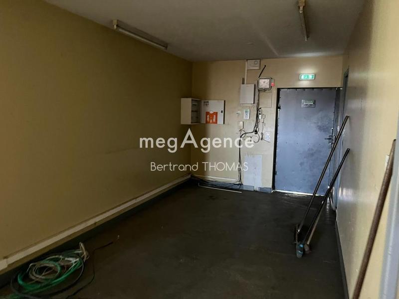 Local commercial - 3 252 m² - 6 pièces