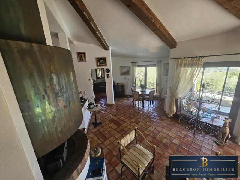 Villa - 197 m² - 8 pièces