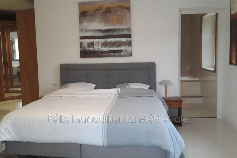 Demeure - 230 m² - 5 pièces