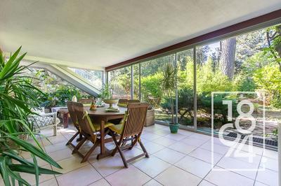 Maison - 192 m² - 7 pièces