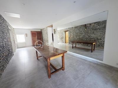 Propriété - 261 m² - 7 pièces