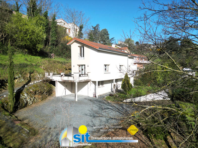 Maison - 194 m² - 8 pièces