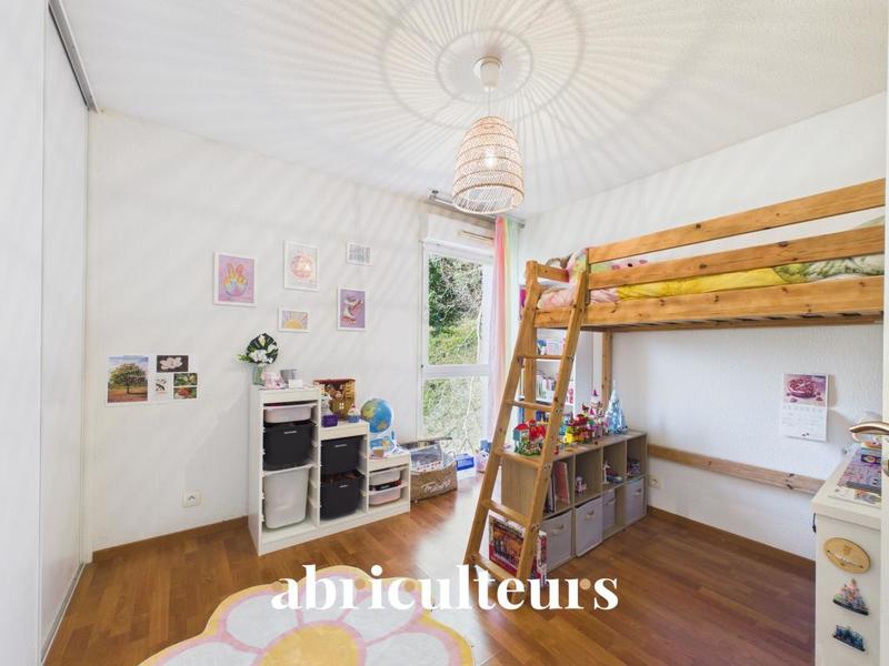 Appartement ancien - 82 m² - 4 pièces