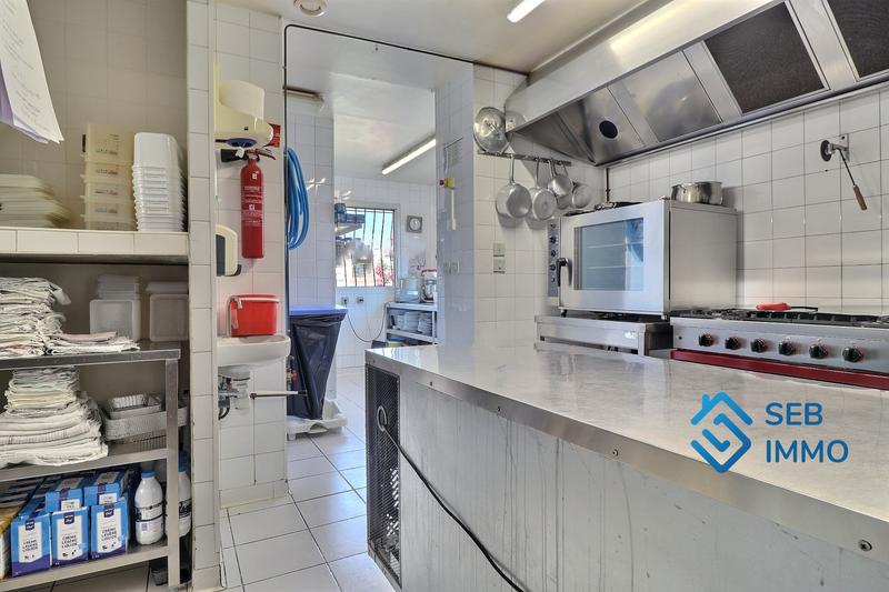 Local commercial - 202 m² - 7 pièces